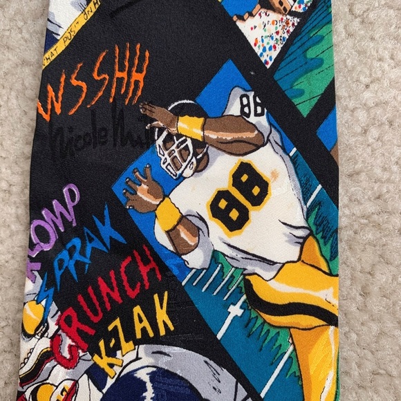 Vintage 1993 100% Silk Nicole Miller Football Tie - Picture 6 of 7